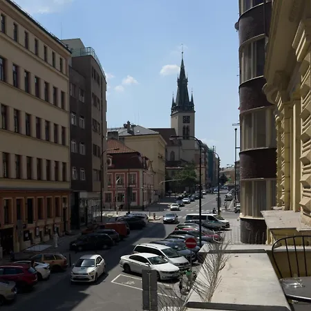 Steffany's Court W Balcony In Center